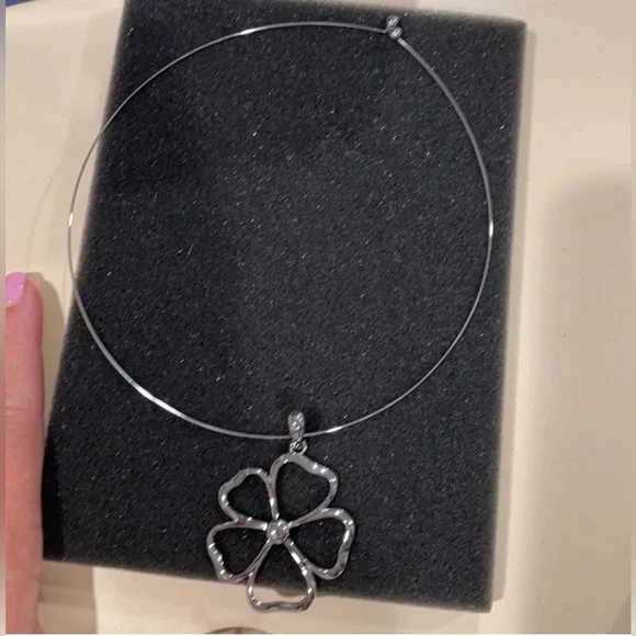 Lia Sophia Silver Clover Pendant Choker Necklace, EUC - Picture 4 of 8